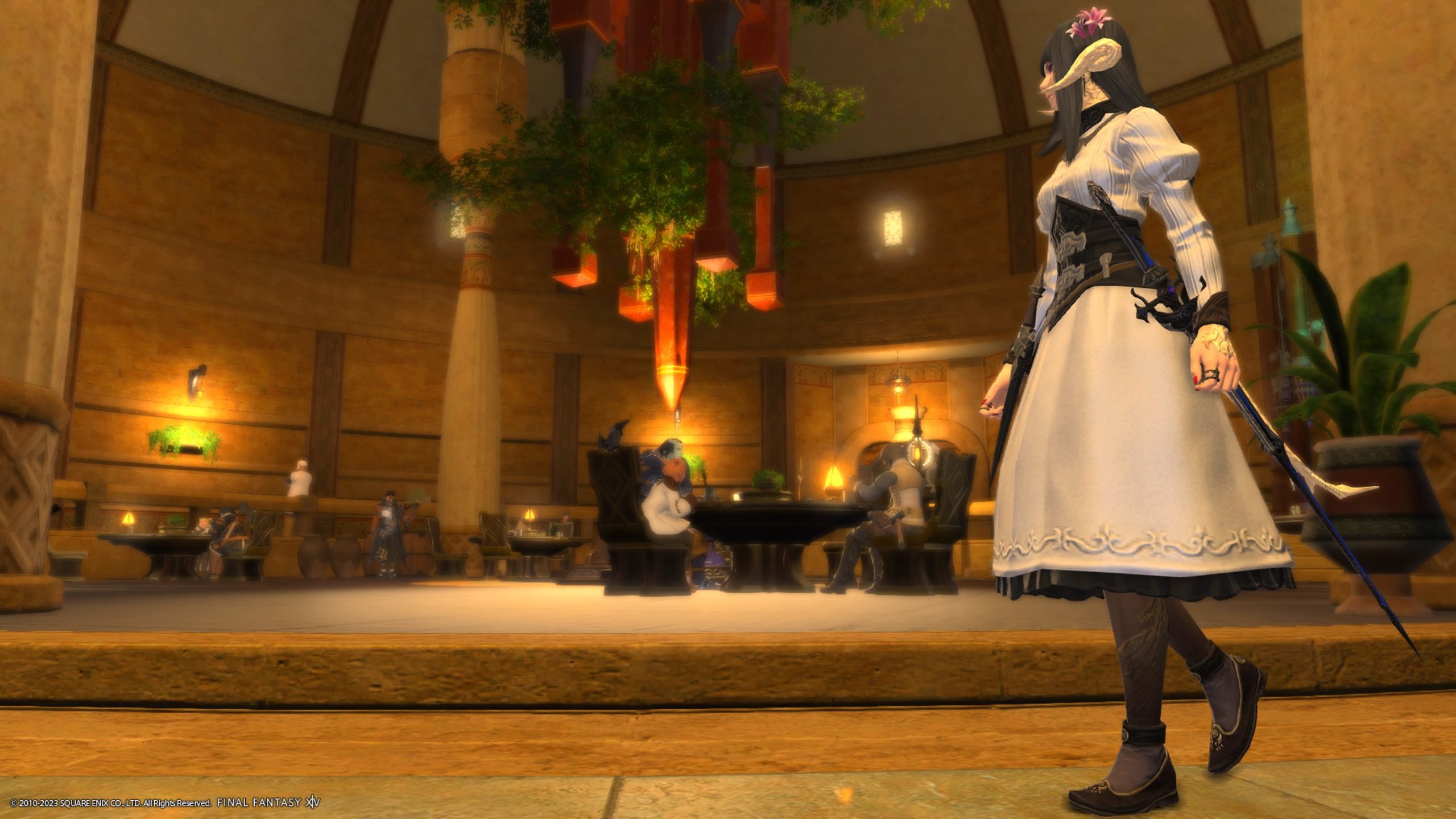 An FFXIV screenshot. An Au Ra is standing in front of a bar.