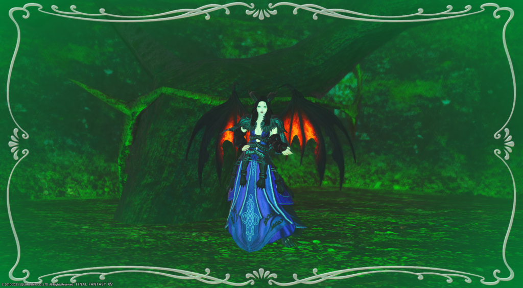 An FFXIV screenshot. A miqote is dressed as Malificent, with demon wings and horns in front of a green tree.