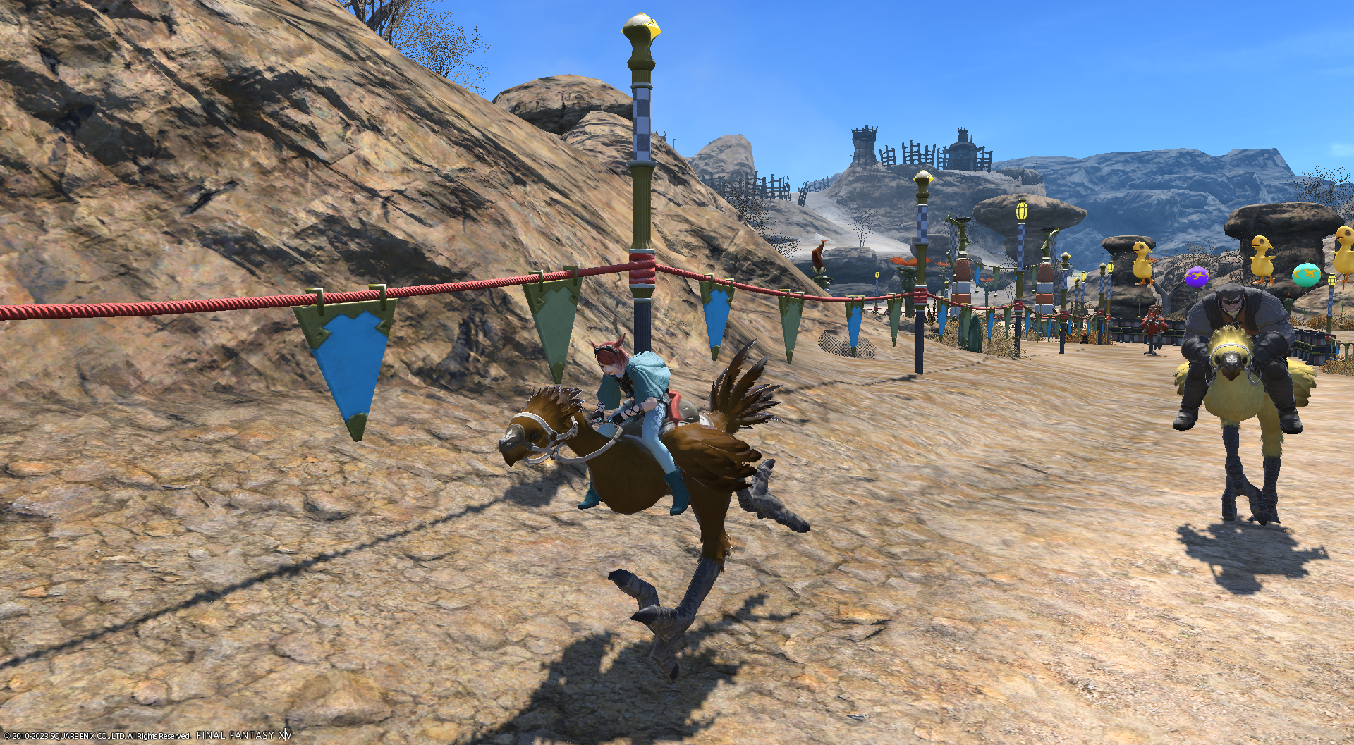 An FFXIV screenshot. A Miqote is riding her chocobo during a chocobo race.